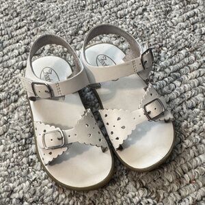 FootMates Kids Sandals in white with Velcro strap